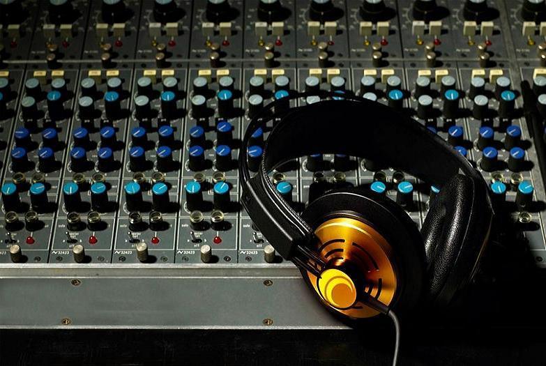 DJ Mixer Studio Guide